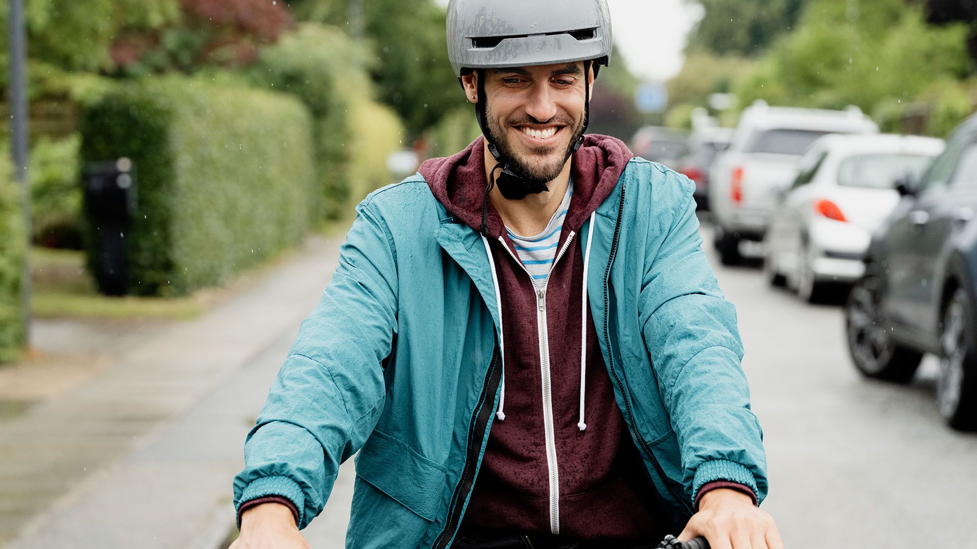 Mand på cykel, som er dækket af indboforsikringen, mens manden er dækket af ulykkesforsikringen ved cykelstyrt. 